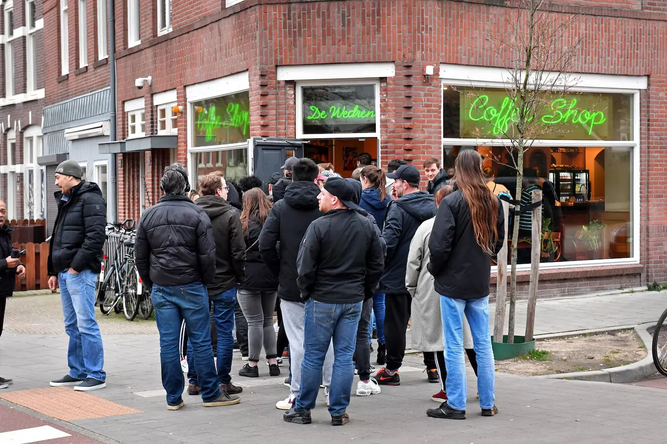 Bezoekers voor Coffeeshop De Wedren